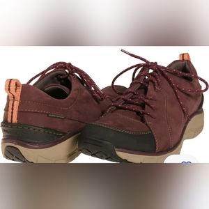Clarks~Wavewalk Waterproof Leather Plum Walking Shoes Sneakers